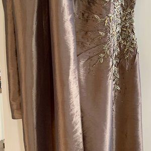 Jianini Gold and Sequin Cocktail Dress Size 10 with Shawl